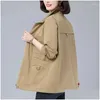 Trench da donna Giacca a vento Autunno coreano Selvaggio Colletto alla coreana Moda Giacca color kaki Cappotto casual femminile Fodera 4Xl Consegna goccia Otyc1