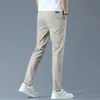 Pantalones informales ajustados para hombre, pantalones rectos clásicos y ligeros para correr de algodón transpirable, color caqui sólido de negocios 240315