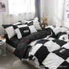 Moda estilo simples casa conjuntos de cama capa edredão folhas planas inverno completo rei rainha conjunto com cor diferente 210727253m