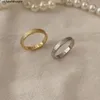 Чистое кольцо для руки законодателей мод, золотое матовое кольцо, женское простое и универсальное кольцо с указательным пальцем и хвостом