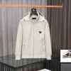 Herren Designerjacke Männer Jacke hochwertige modische Kapuze -Logo -Dreieck -Logo Windschutz -Designerjacke im Freien vielseitige Freizeit -Herrenjacke Herrenmantel Mantel