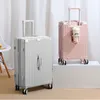 Sväskor Multifunktion Rolling Bagage Students 'Large Size Suitcase med 2 handtag manliga kvinnliga Silent Wheel Trolley Box Cup Holder