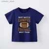 T-shirts barnkläder Super Bowl Casual Rugby Letter Print Bekväma och mjuka pojkar och flickor Summer Kort ärm Baby T-shirt L240311