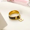 Rings Classic Letter Ring Designer Luxury Leather Ring New Stainless Charm Wedding Ring Fashion Couple Family Love Jewelry Box Packaging ldd240311