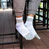 Erkek çorap antibakteriyel konforlu orta tüp basit rahat nefes alabilen adam çizgiler ile ayak parmakları beş parmak