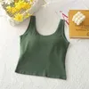 دبابات Camisoles للنساء تسبق محصولًا من أعلى ملابس داخلية بسلاسة.