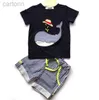 Ensembles de vêtements Summer Boy INS chapeau de baleine costume à rayures enfants dessin animé dinosaure ins T-shirt à manches courtes + short 2 pcs costume bébé vêtements ldd240311