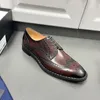 Marca de moda Diseñador de lujo Zapatos de cuero de negocios para hombres Zapatos Derby Cuero de becerro perforado Nuevo corte bajo Suela suave Zapatos de traje de tamaño 5-10 Zapatos de boda