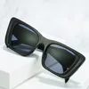 Lyxdesigner solglasögon för kvinnor män glasögonglasögon skugga utomhus strand solglasögon man kvinna 9 färger valfri triangulär signatur med original ruta 2024