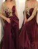 2020 NOWA BORGUNDY SATIN A LINIA Długie sukienki wieczorowe 2019 Sheer Long Rleeves Gold 3D Floral Lace Applique z koralikami długość podłogi Prom 4867637