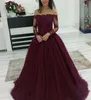 Suknia balowa 2019 Quinceanera Dresses Burgundia Off Rame Lace Applique Długie rękawy Tiul Puffy Party Plus Size Evening Suknie 6238517