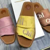 10 kleuren 2024 Nieuwe Woody Slippers Mode Casual schoen Luxe Designer Sandaal Sliders Canvas Summer Pool Women With Box Flat Sandale Men Beach Mule Slide Mule Mule Mule Size 35-41 Lady