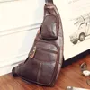 Borsa da uomo in vera pelle di vacchetta vintage con tracolla singola sul petto e zaino da viaggio, famosa tracolla casual a tracolla