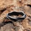 Anéis de cluster moda simples vintage aço inoxidável torcido anel para homens mulheres casais únicos dedo punk jóias presentes de aniversário