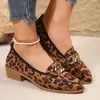 Zapatos de vestir primavera moda leopardo estampado tacones cuadrados 2024 decoración de metal mocasines casuales zapatillas mujer