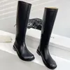 2024 Botas largas de cuero de vaca Punta redonda Tacones bajos gruesos Botas sin cordones para mujer Nuevo estilo sobre la rodilla Otoño Invierno Diseñador de fiesta Botas de mujer de suela grande de cuero italiano