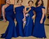 Vestidos de dama de honor de sirena de un hombro azul real Tren de barrido Vestidos de invitados de boda de país africano simple Vestido de dama de honor Plus8110786