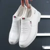 Scarpe casual Sneakers da uomo Scarpe leggere traspiranti in pelle PU Scarpe da uomo bianche piatte Tenis Zapatillas Hombre