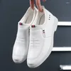 Zapatos informales para Hombre, Zapatillas ligeras de cuero PU, zapatos transpirables, Tenis blancos planos para Hombre