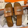 مصمم الشرائح النعال غير الرسمية Fretwork High High Cheels الأحذية الملبدة بالنساء Pantofle Shale Luxury Beach Soft Flat New Sabot Fashion Slide J240224