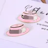 Klasik Moda Alfabe Broş C adı Marka Lüks Tasarımcı Macaron Pembe Şapka Broş Kadın Pin Takım Pin Takı Aksesuarları