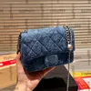 Femme Denim Camellia Classic Mini rabat carré Sacs bleu matelassé Crush Heart Bead Silver Metal Chain Crossbdoy Téléphone Carte de carte Makeuv