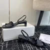 Sandálias toteme minimalistas de salto baixo couro real alça traseira sapatos femininos de luxo designer saltos sandálias sapatos de escritório com caixa calçado de fábrica