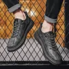 Zapatos casuales Zapatillas de deporte de cuero de suela suave para hombres Plataforma Primavera Low-tops Hombres caminando al aire libre resistente al desgaste