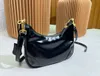 Sac fourre-tout de luxe Sac à bandoulière Sacs à main Femmes Aisselles Cross Body Purse Portefeuille Mini Coin Sac en relief Noir Haute Qualité