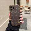 Luxe Designer iPhone 15 Pro Max Telefoonhoesjes voor 15 Plus iP14 Pro 13 12 11 XS MAX Meisjes Schattig Klassiek Patroon Lederen achterkant Metalen naamplaatje Vierkant hoesje