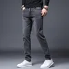 Jeans slim dritti da uomo moda coreano cotone elastico pantaloni denim quattro stagioni marchio di abbigliamento classico nero grigio 240305