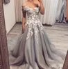 2020 Nuovi abiti da sposa vintage grigio argento con spalle scoperte Applicazioni di pizzo Tulle A Line Abiti da sposa Sweep Train Custom Made Wed7271695