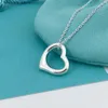 Colares de pingente 925 colar de designer de prata para mulheres escavadas amor pingente em forma de coração com corrente de clavícula colares de luxo L240311