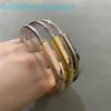 2024 Designer Bracciali di gioielli di marca di lusso S925 Bracciale in argento puro con testa di blocco Farina leggera Pieno di diamanti in oro rosa Stile di moda