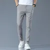 Pantalones informales ajustados para hombre, pantalones rectos clásicos y ligeros para correr de algodón transpirable, color caqui sólido de negocios 240315