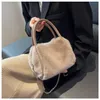 HBP Factory Direct Sales Faux Fur Heart Bag Purs و Handbags Fur Fur for Women