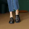 حذاء اللباس 2024 ربيع النساء المتسكعون تقسيم الجلود لأصابع القدم مستديرة من منصة سلسلة الكعب المكتنزة مضخات سوداء صلبة