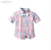 Set di abbigliamento Set di abbigliamento per neonati stile gentiluomo Camicia scozzese a maniche corte per bambini estivi con papillon + pantaloncini con bretelle Set Completo per bambini Abiti per bambini ldd240311