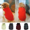 犬のアパレル格子縞の温かいフリースペット服