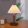 Lampes Shades Vintage lampe de table plissée français chambre en bois lampe de chevet INS nordique interrupteur à tirer rétro lampes de lecture étude salon L240311