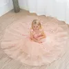 Abiti da ragazza Abito a fiori rosa per matrimonio senza maniche con scollo a O in tulle gonfio con abito da ballo principessa per festa di compleanno con motivo a farfalla