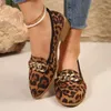 Zapatos de vestir primavera moda leopardo estampado tacones cuadrados 2024 decoración de metal mocasines casuales zapatillas mujer