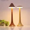 Lampes Abat-jour Lampe de table rechargeable tactile LED Éclairage tricolore Lampe de table champignon créative pour étude Hôtel Restaurant Lampe de chevet L240311