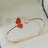 braccialetto aperto a tre cuori alla moda e minimalista con braccialetto a petalo suocera con diamanti intarsiati in oro rosa 18 carati per donna