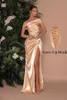 Chamgagne goud zeemeermin bruidsmeisjekleding elegant off-shoulder plooien voorkant split bruidsmeisje toga satijn avond prom dress BM5002