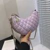 Kaufen Sie Factory Wholesale Texture Small Fragrance Design Bag Womens Fashion Lingge Chain Crescent 2024 Spring/Summer Shoulder