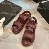 Designer Sandal for Women Platform Sandaler Sandale Slides skor tjock botten Summer Flat Heel Hook Loop Casual Beach Buckle äkta läder högt