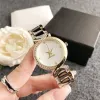 2024 Fashion Volledige Merk Horloges Vrouwen Meisje Diamant Stijl Stalen Metalen Band Quartz Met Luxe Logo Klok L 103