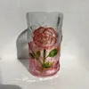 Tazze Tazza in vetro con fiore in rilievo creativo Tazza da caffè in cristallo rosa dipinta a mano Coppia regalo Desktop da ufficio Decorazione per la casa