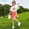 Kläduppsättningar Kläduppsättningar Summer Girl Suits Baby T-Shirt Kort byxor 2 PCS Set Kids Short Sleeve Printed Tee Children Outfits Gir LDD240311